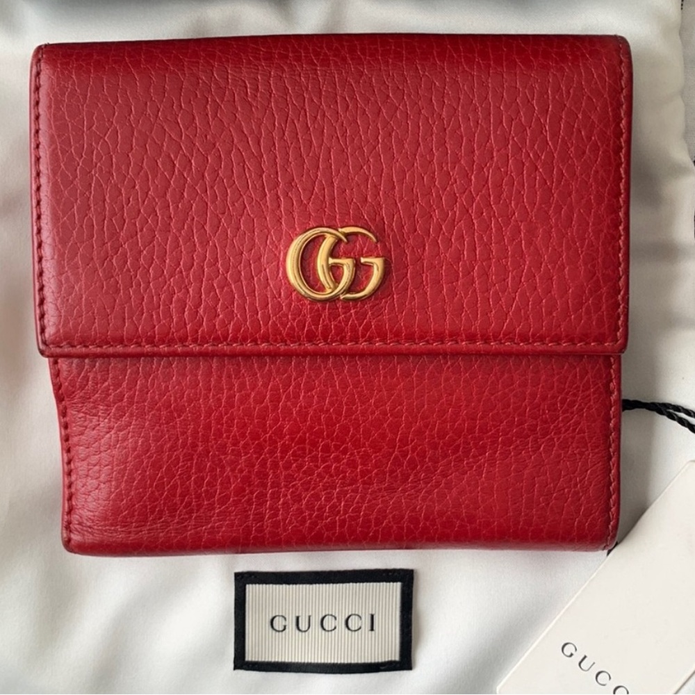 Gucci French flap wallet ❤️🍓